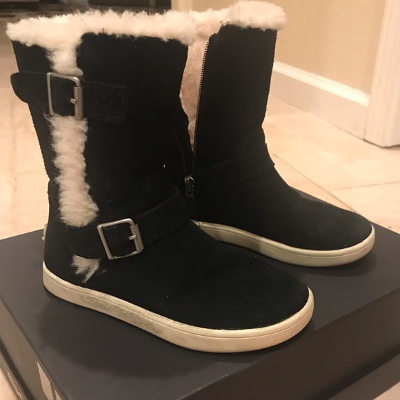 Girls Ugg Boots - Picture 4 of 8